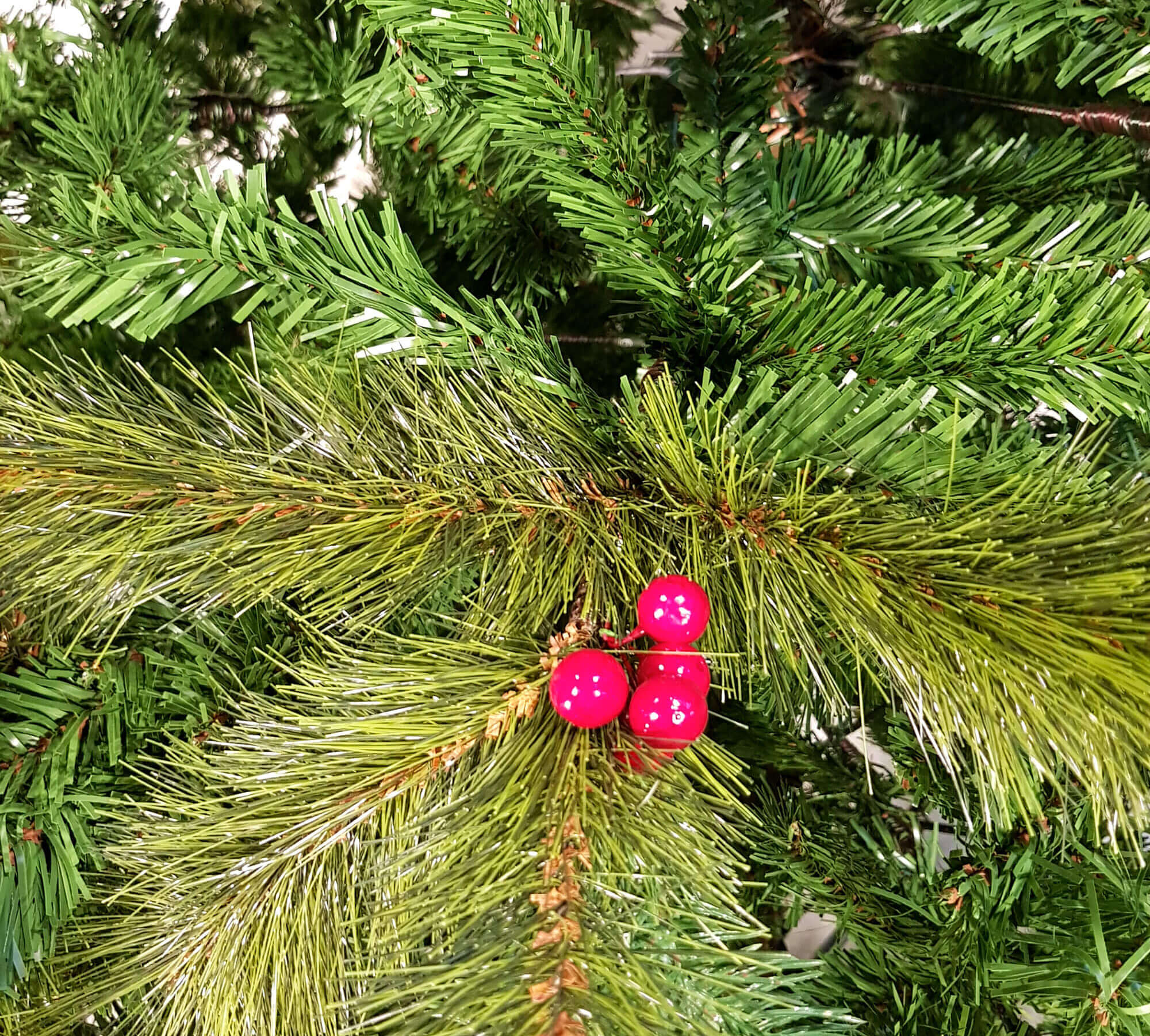 ALBERO NATALE C/BACCHE E PIGNE CM.180 PVC 906 PUNT