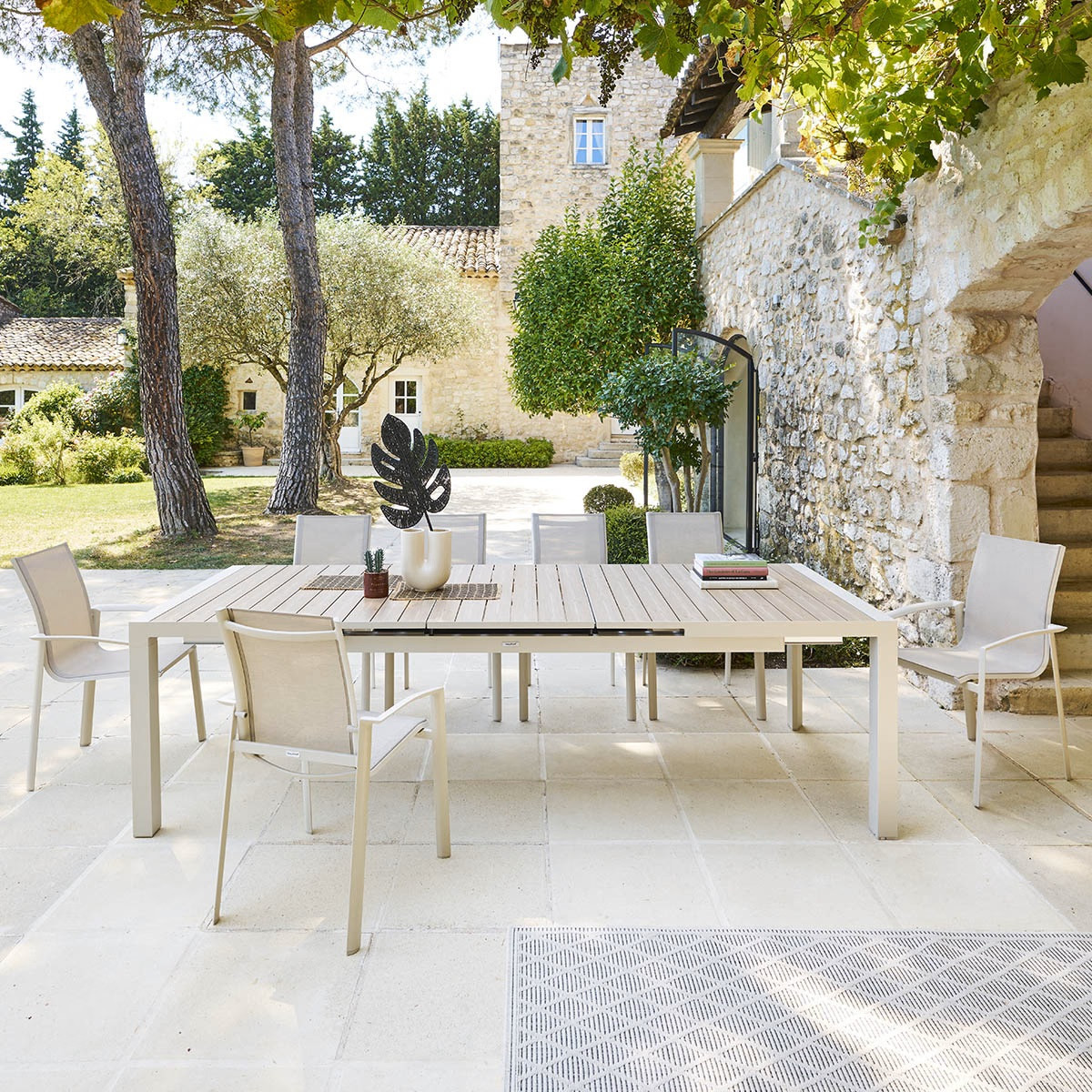 TAVOLO CM.214-274X110 CON 6 POLTRONE ARGILLA