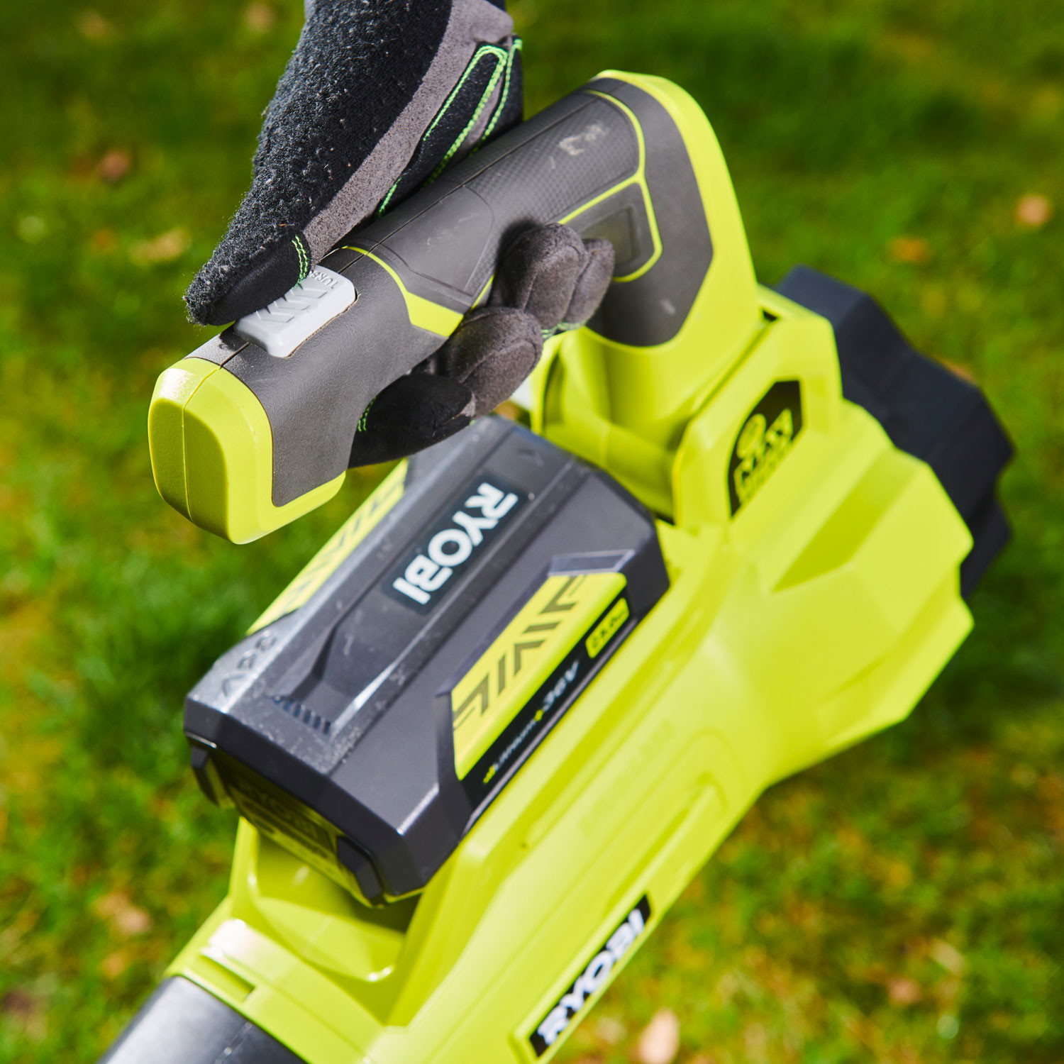 SOFFIATORE 36V CON 2 BATTERIE 4A