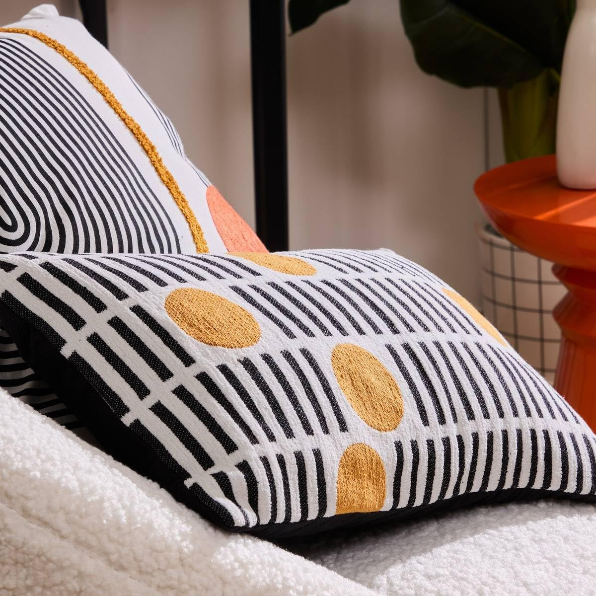 CUSCINO KUBUS CM.30X50 BIANCO/NERO