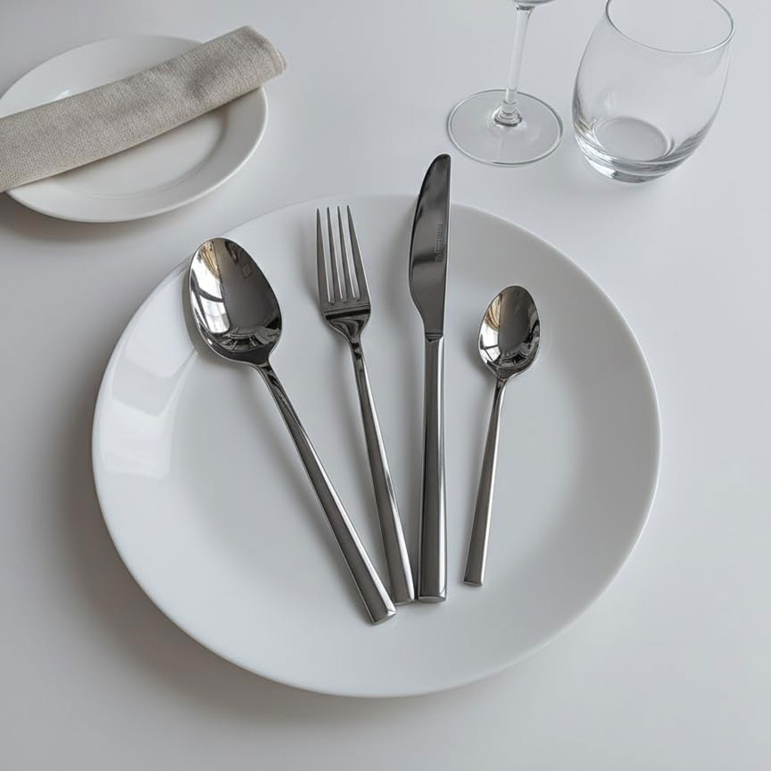 SERVIZIO POSATE 24PZ INOX 18/10