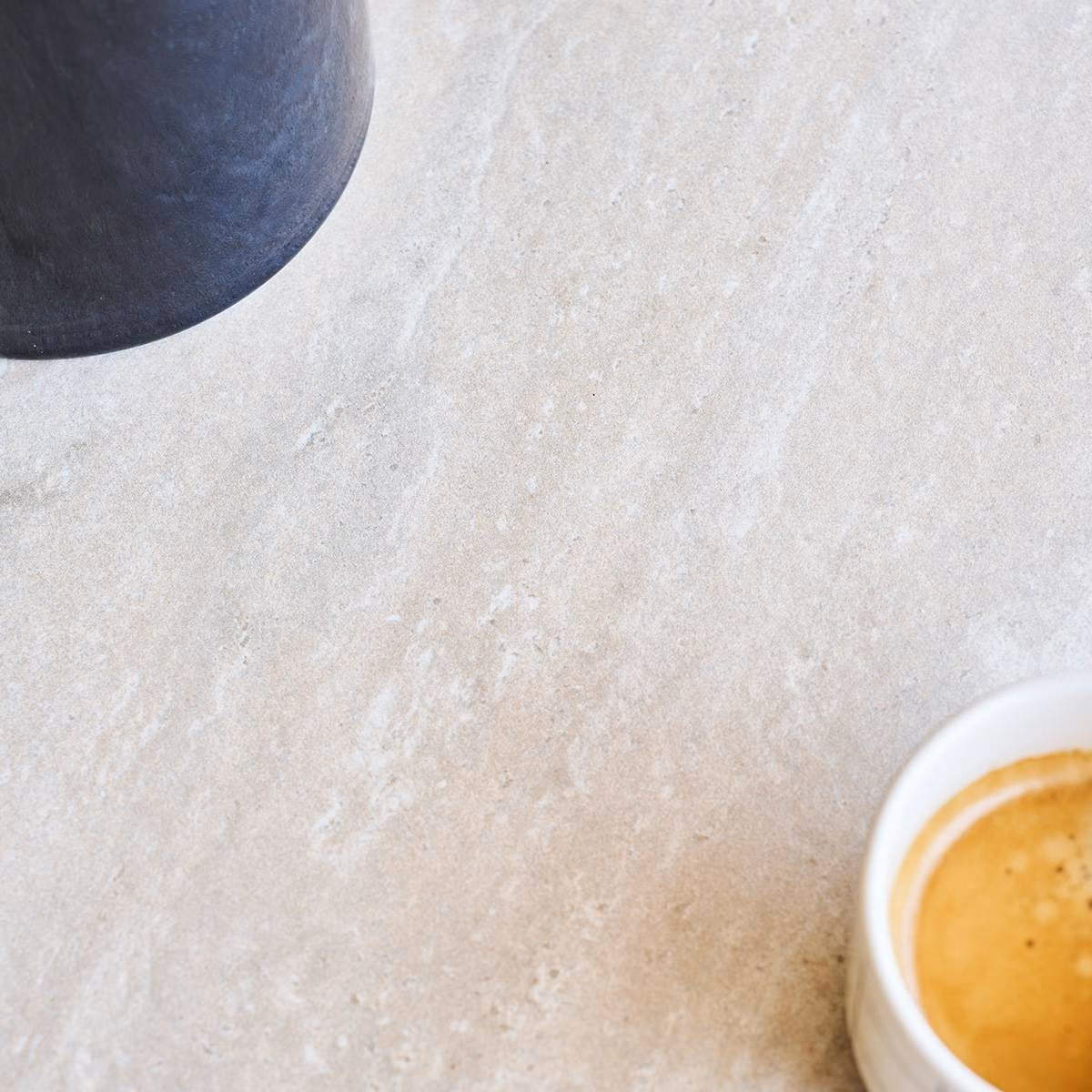 TAVOLO ALLUM.&PIETRA CM.259-339 C/6 POLTRONE CAFFE