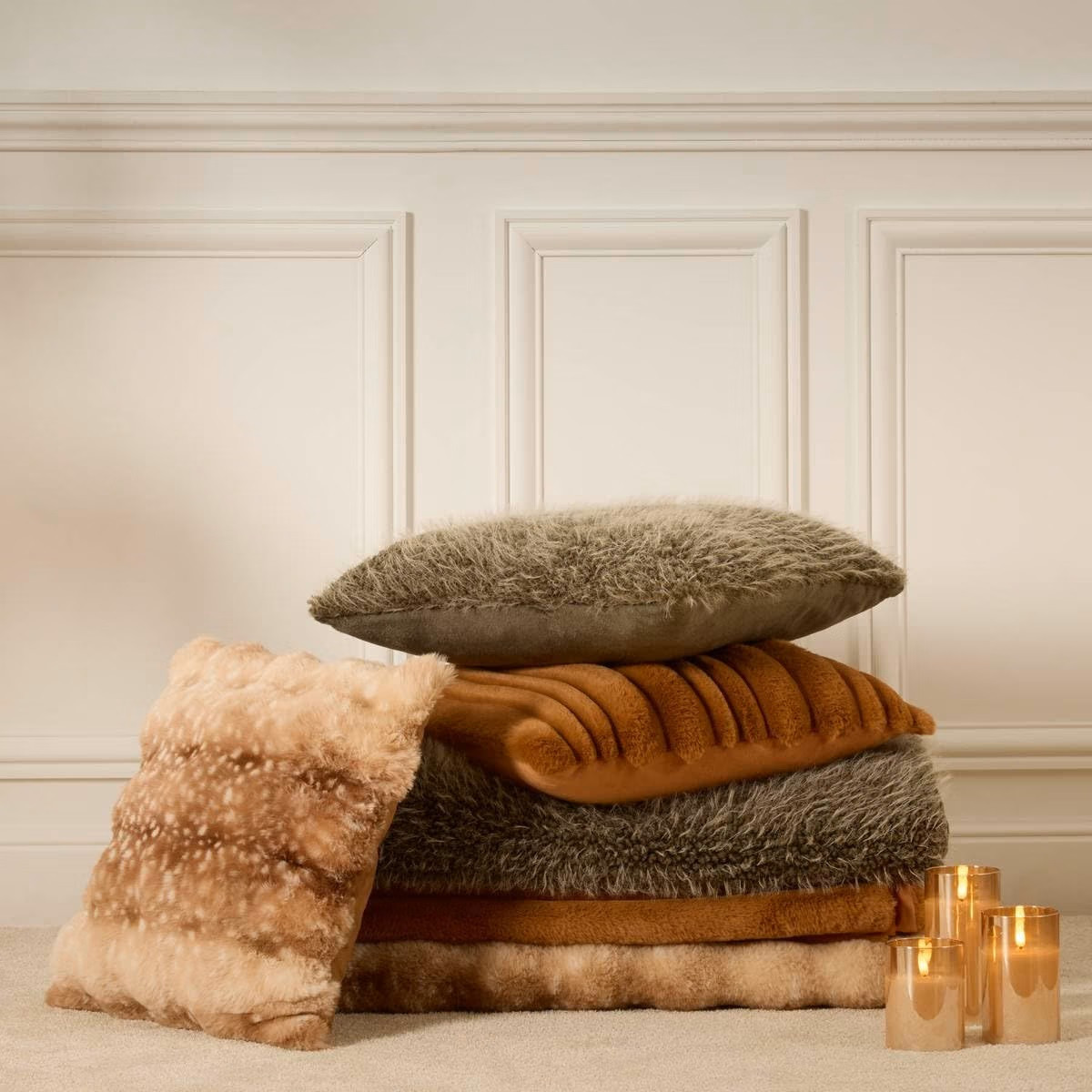 CUSCINO IN ECO PELL.3D CM.45 COGNAC